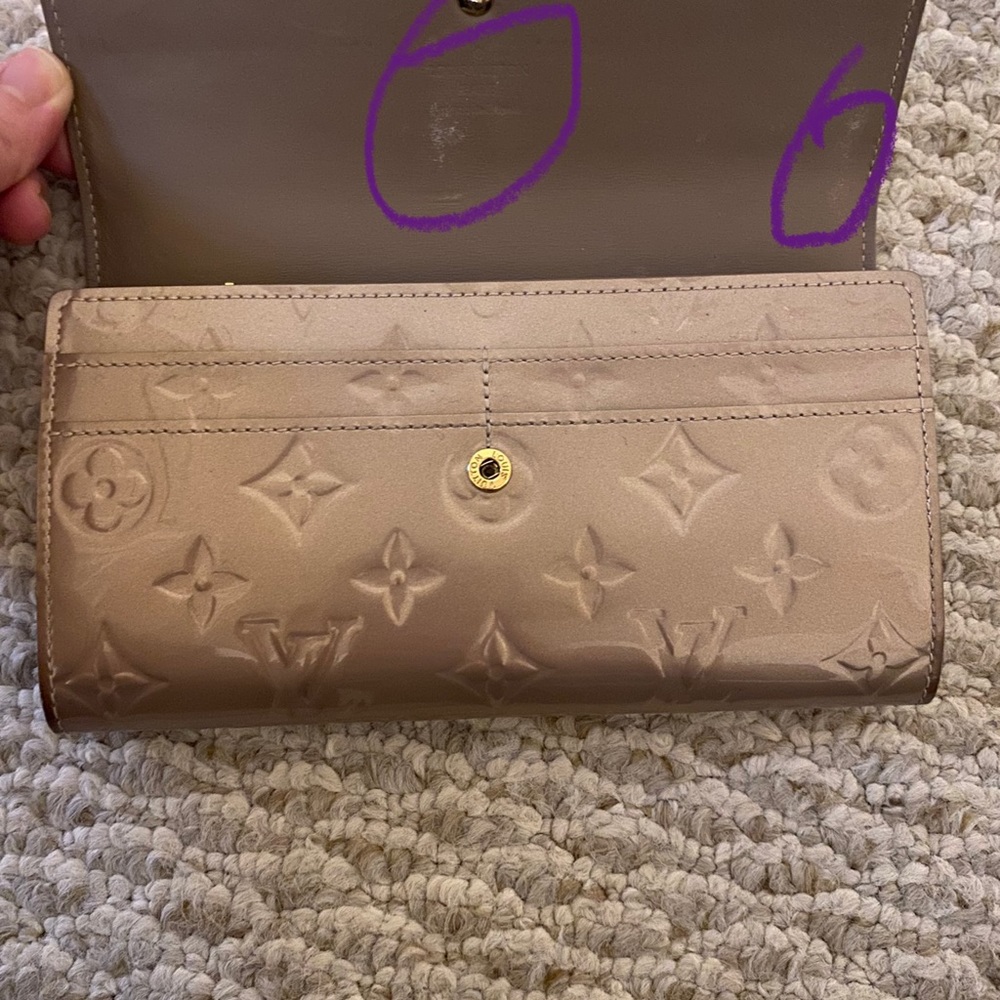 Louis Vuitton Sarah Wallet in Vernis Monogram - Picture 9 of 11